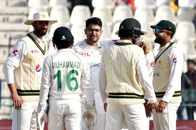 England pose 355-run target to Pakistan in Multan Test