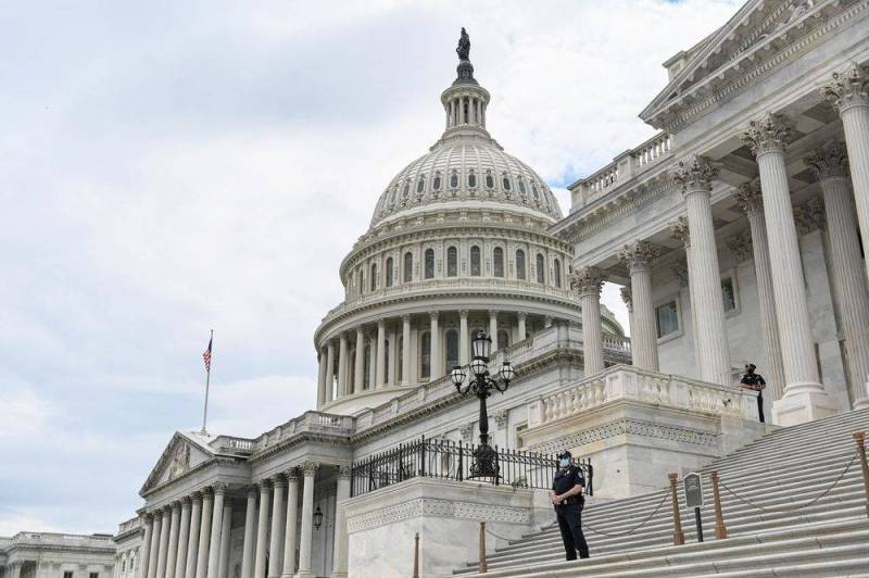 Negotiations to ward off a US government shutdown went into overdrive 