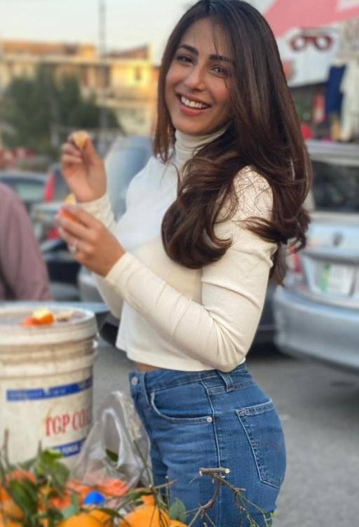 Ushna Shah’s love for ‘Kinos’ brings her out on Lahore streets 