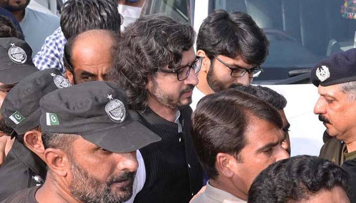ACE Director booked for giving protocol to Dost Mazari gets relief from LHC