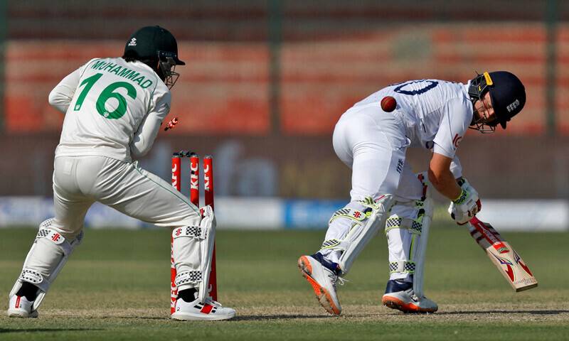 Karachi Test: Pakistan score 21 runs without loss, Eng out for 354 