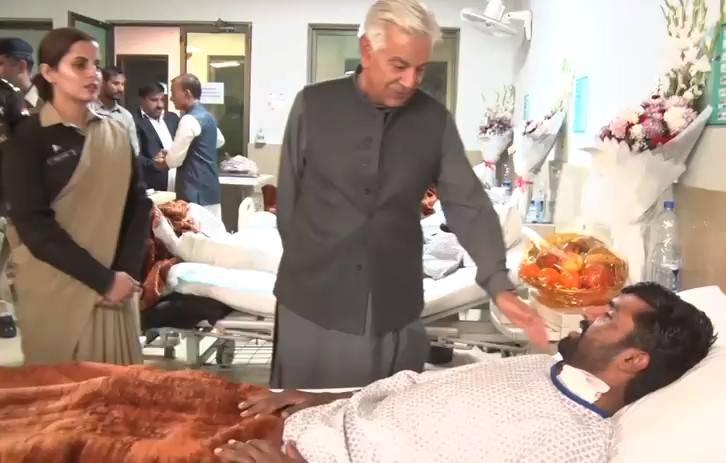 Defence minister enquires after injured Army officers, soldiers