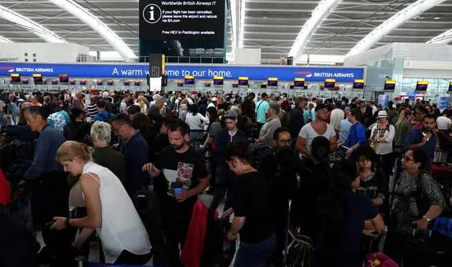 Passport control staff strike at UK airports