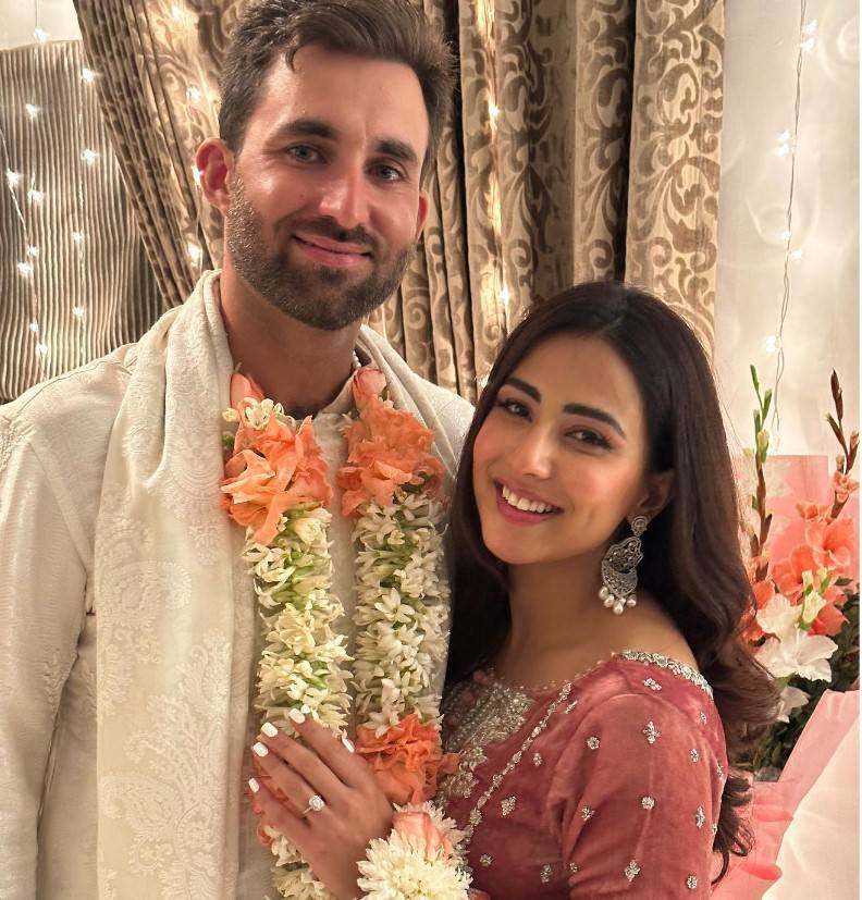 Ushna gets enganged to longtime lover Hamaz 