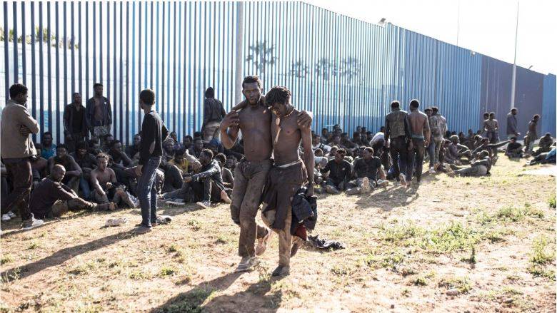 In this file photo, migrants could be seen who crossed the fence from Morocco to Melilla (Spain) on March 2, 2022. 