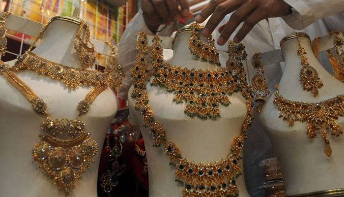 Gold prices reach new peak in Pakistan