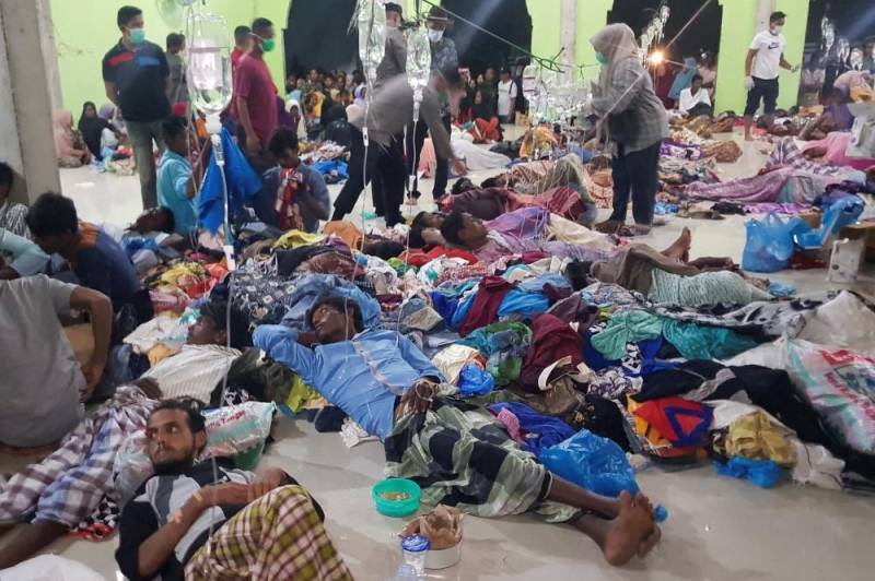 Rohingya refugees get emergency treatment after boat lands in Indonesia