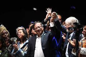 Colombia strikes ceasefire deal with main armed groups