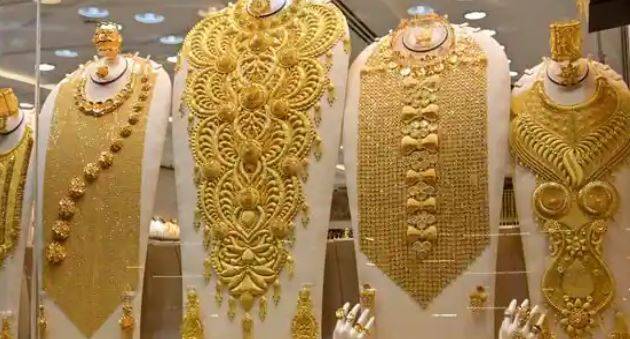 Gold price drop by Rs200 per tola 