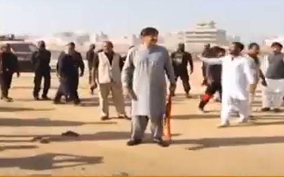 Sindh CM Murad plays street cricket with boys