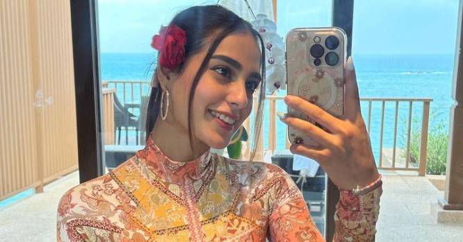 Iqra Aziz’s beach clicks set internet on fire