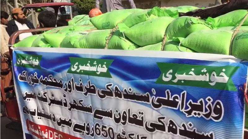 Shortage of flour in Sukkur, robbers loot 25 bags from public stalls