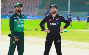 Pakistan choose to bat first in high-voltage decider against NZ