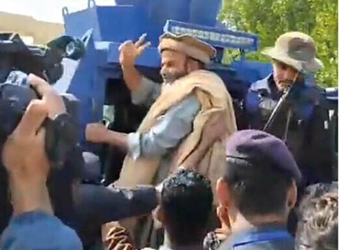 Lawyers boycott courts to protest Haq Do Tehreek leader’s arrest