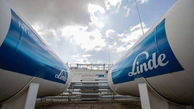 Heavyweight Linde quits Germany's DAX index