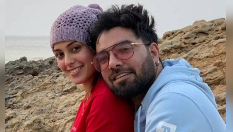 Iqra Aziz-Yasir Hussain romantic photos take internet by storm 