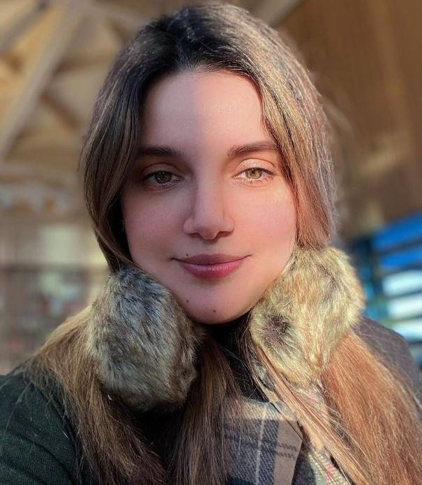 Armeena Khan flaunts post-pregnancy glow