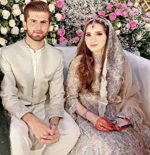 Shahid Afridi releases wedding picture of daughter and son-in-law