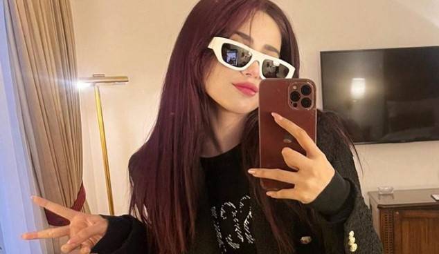 Aima Baig looks adorable in black western attire