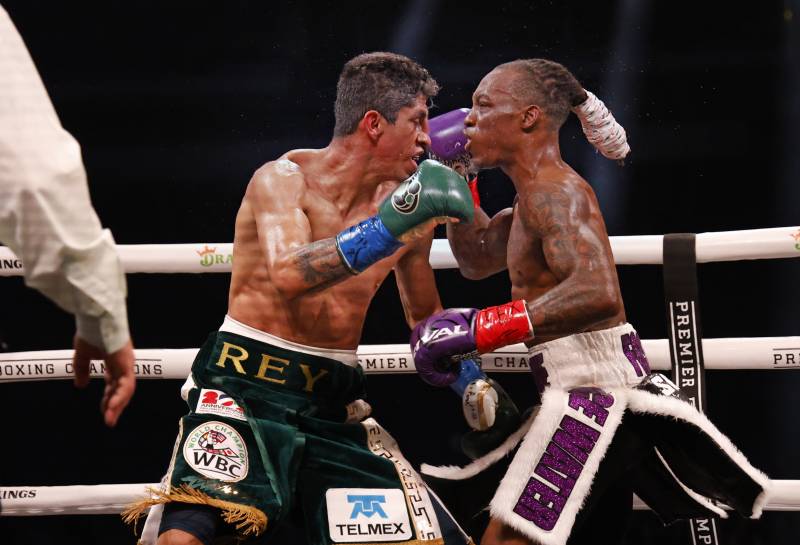 Rey Vargas (L) goes toe to toe with O'Shaquie Foster in the WBC Super Featherweight World Championship at Alamodome on February 11, 2023 in San Antonio, Texas. AFP 