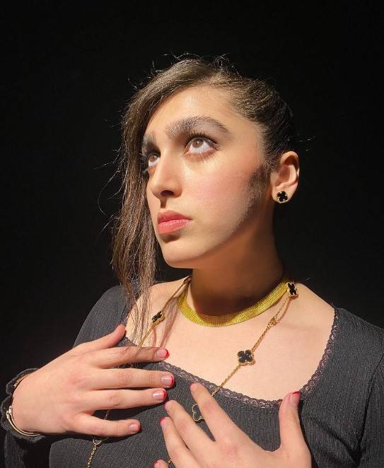 Shan Shahid’s elder daughter gears up for maiden shoot, shares pictures