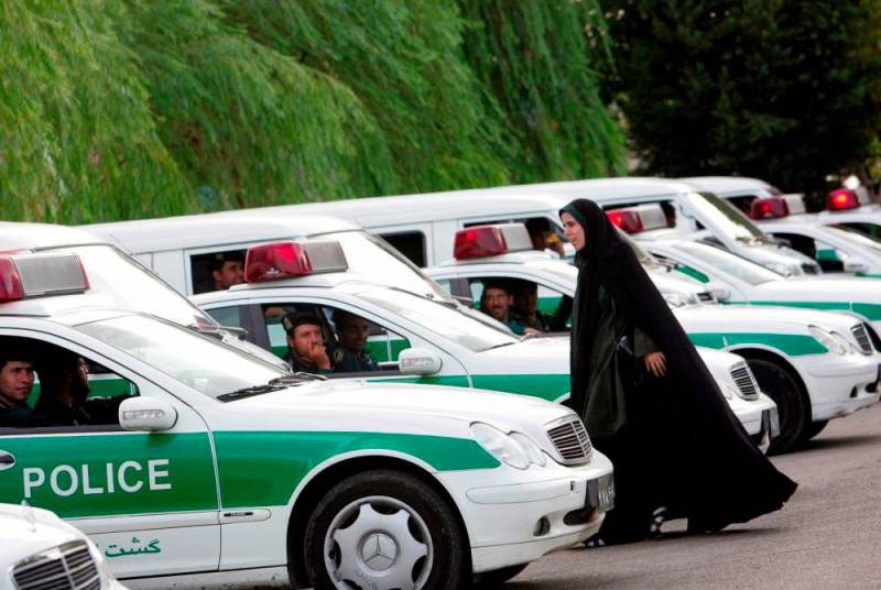 Iran policeman reprimanded for not enforcing hijab rules