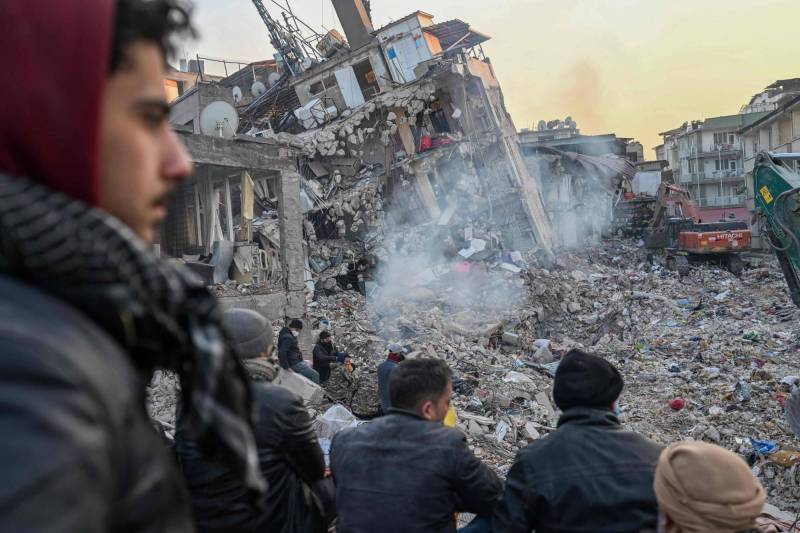 An aid convoy passed through a newly re-opened border crossing into rebel-held north Syria, where help has been slow to arrive since last week\'s earthquake
