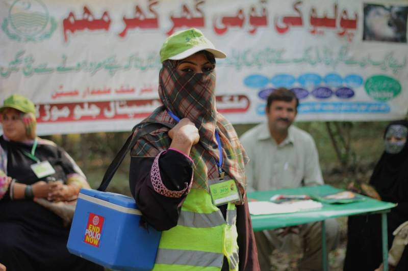 Female polio worker was allegedly assaulted by some unknown persons in Baghbanpura area of Lahore, two days after anti-polio campaign was kicked off in the city