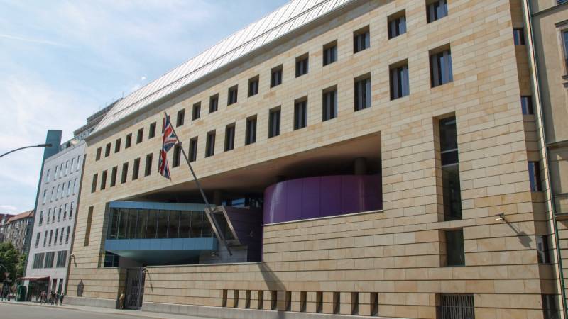 UK embassy guard 'paid for treachery' by Moscow, judge says