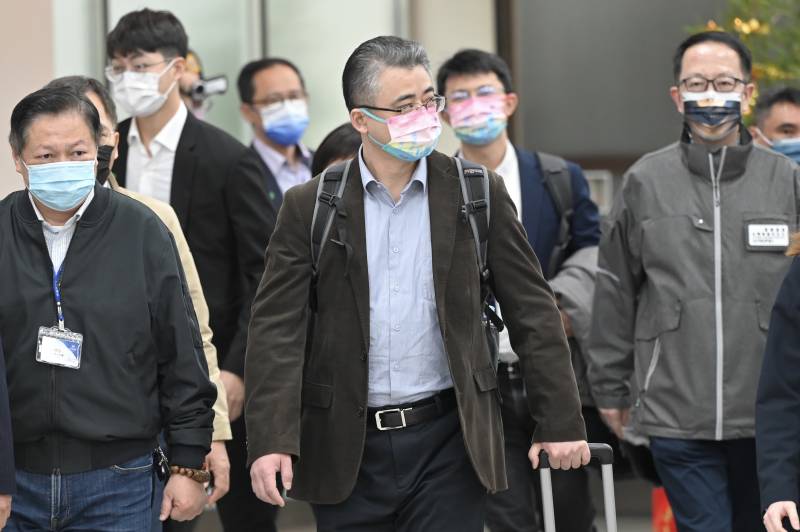 Delegation of Chinese officials make rare visit to Taiwan