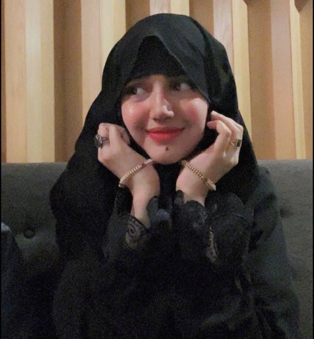 Anum Fayyaz quits showbiz for Islam