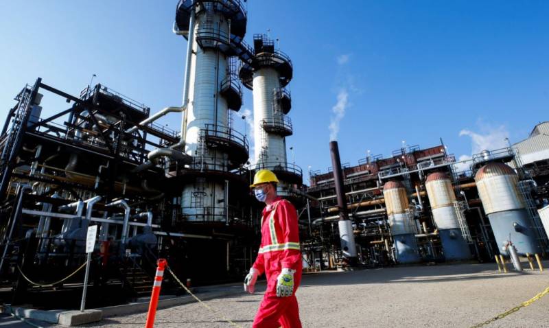 Canada oil-gas sector accused of thwarting climate efforts