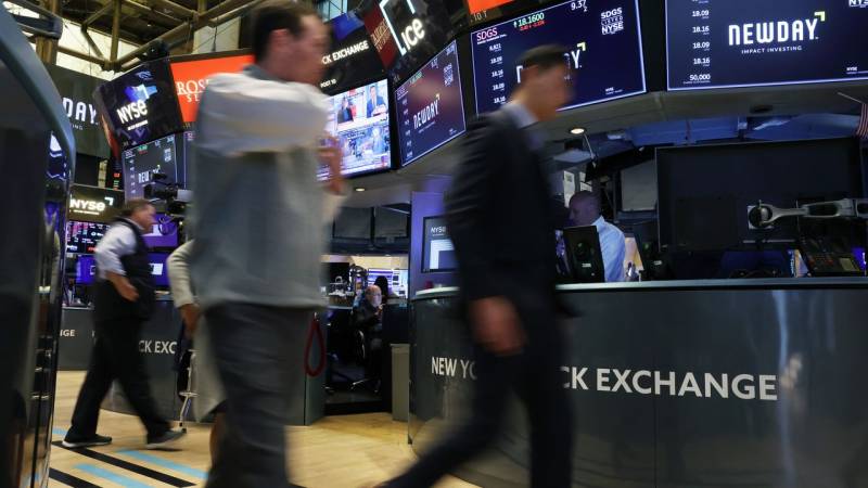US stocks slump on inflation worries