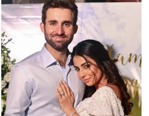 Ushna Shah rings her wedding bells with friends