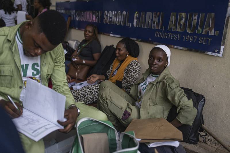Independent National Electoral Commission (INEC) officials gather at a Registration Area Centre (REC) afer the closure of their polls in Abuja on February 25, 2023, during Nigeria's presidential and general election. AFP