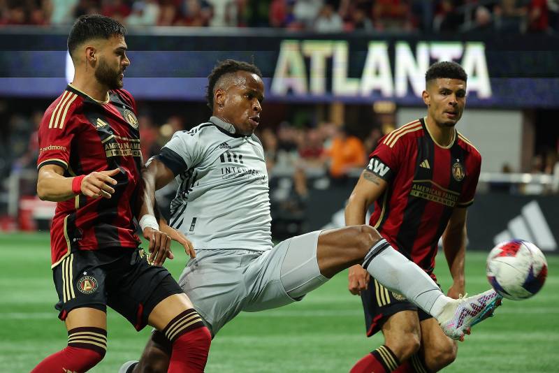 Jeremy Ebobisse #11 of the San Jose Earthquakes attempts a shot on goal against Juan Jose Purata #22 and Miles Robinson #12 of Atlanta United during the second half at Mercedes-Benz Stadium on February 25, 2023 in Atlanta, Georgia. AFP 