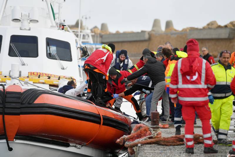 Italy coastguard comb beaches for bodies after shipwreck claims 62 lives