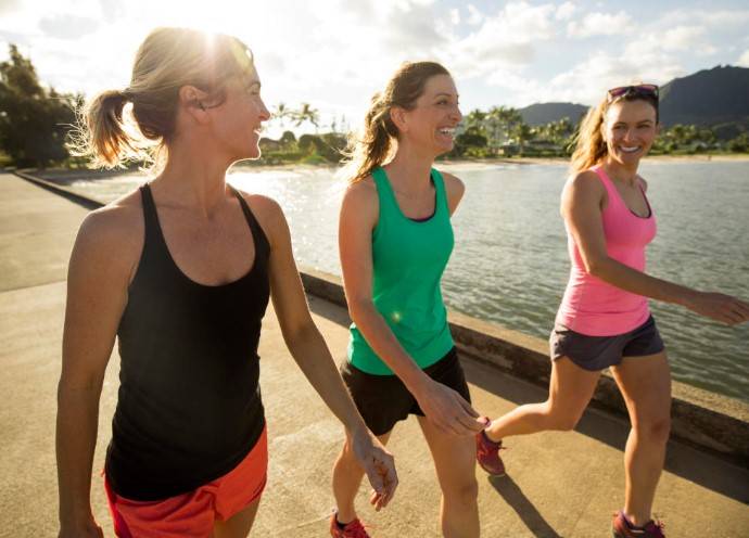 Brisk daily walk could prevent one in 10 early deaths: study