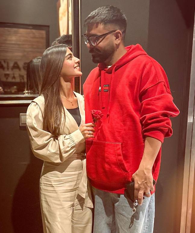 Yasir Hussain once again sprinkles love on Iqra Aziz