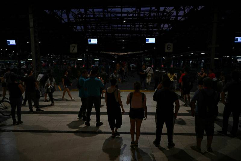 Massive power cut plunges Argentina into dark for hours