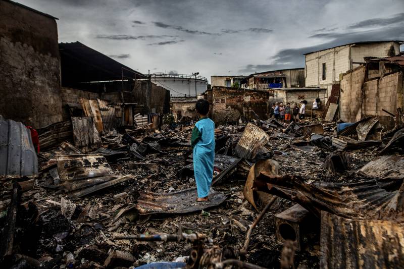 17 killed in fire at Indonesia fuel storage depot