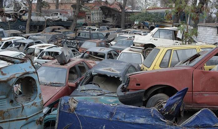 Sindh Secretariat becomes scrapyard of useless official vehicles