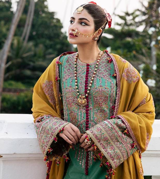 Kinza Hashmi battles with massive trolling over 'awful' photoshoot