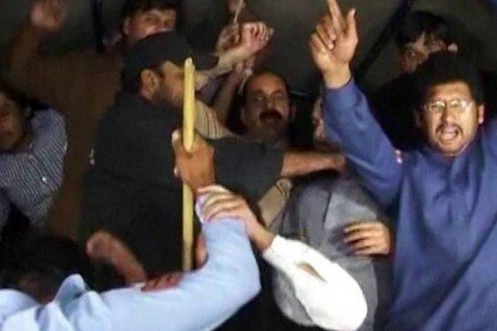 Imran calls off ‘save judiciary’ rally after Police arrest scores of PTI workers in Lahore