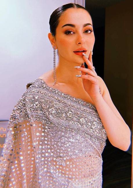 Hania Amir dazzles in silver shimmery saree, taking her fashion game a notch higher
