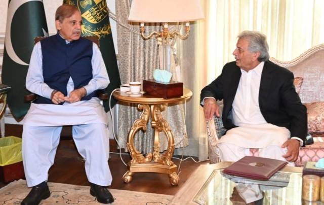 Govt striving to improve educational standard, says PM