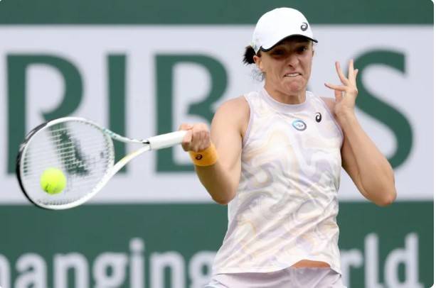 Iga Swiatek breezes into Indian Wells 3rd round.