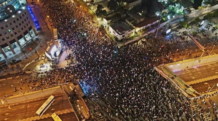 Tens of thousands of Israelis rally against judicial overhaul. 
