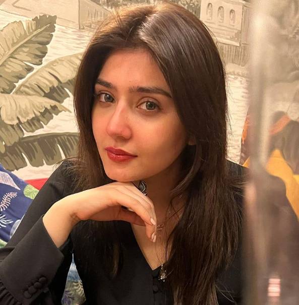 Durefishan Saleem sunset looks dazzle netizens eyes