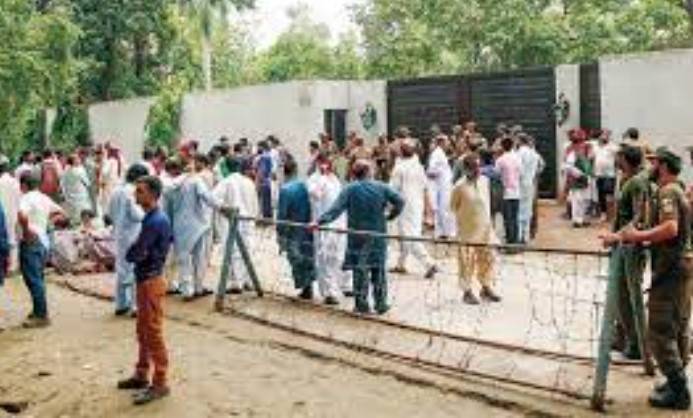 PTI calls on workers to rush to Zaman Park